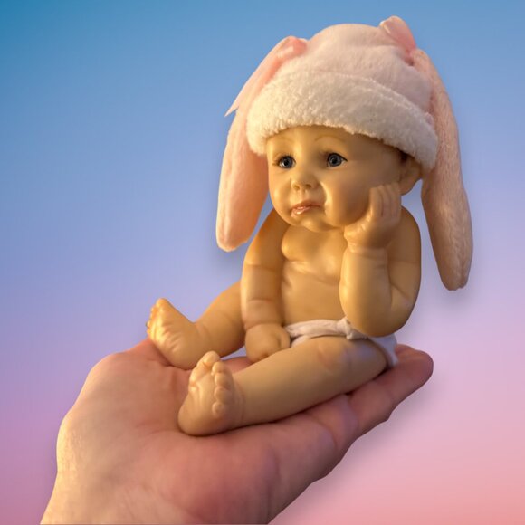 Ashton Drake Babies It's Not Easy Being Cute Collectable Doll Set - Picture 8 of 11